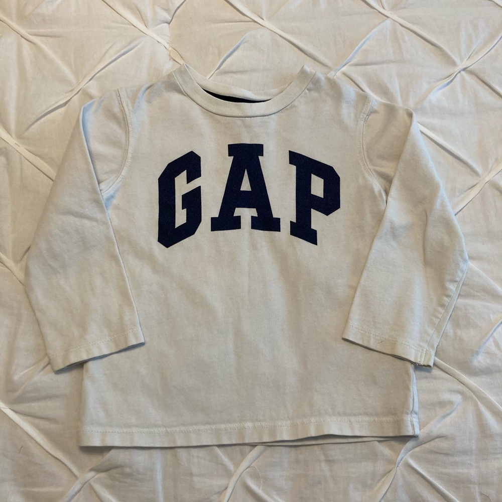 Boy’s GAP logo tee (long sleeve)